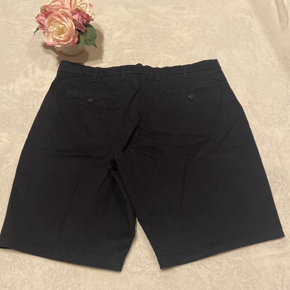 NWT GAP Size 38 12” Black Short - Picture 5 of 7